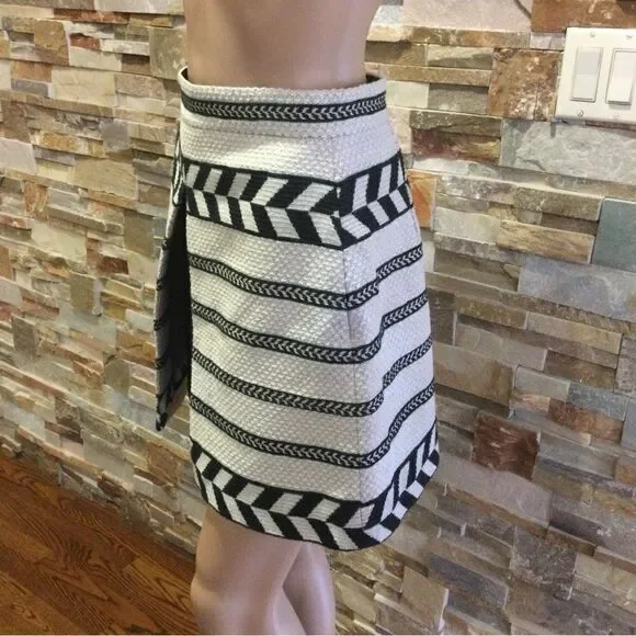 ALICE + OLIVIA Daysi A-Line Jacquard Aztec Print Mini Skirt - Picture 3 of 9